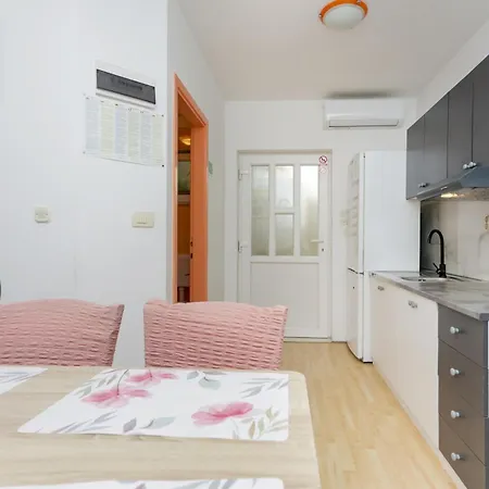 Апартаменты Ap Next To Sandy Beach