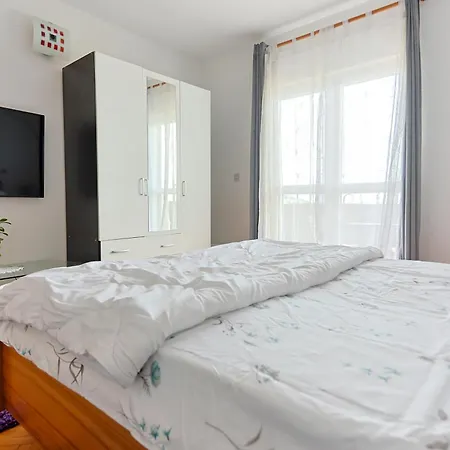 Апартаменты Ap Next To Sandy Beach Дуче